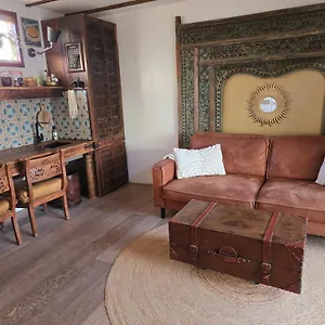  Guest house House Boat With Waterfront Terrace